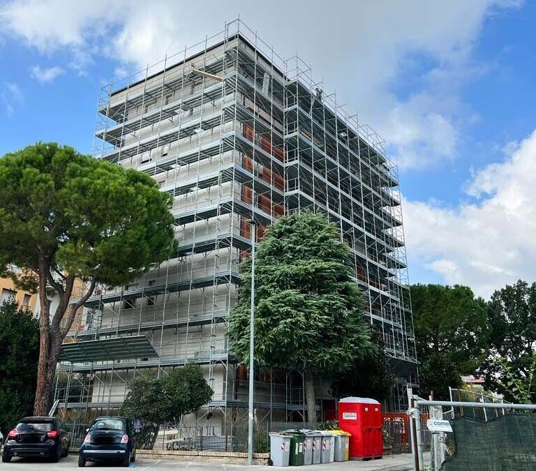Noleggio Ponteggi Milano: Guida Definitiva a Costi, Permessi e Fornitori